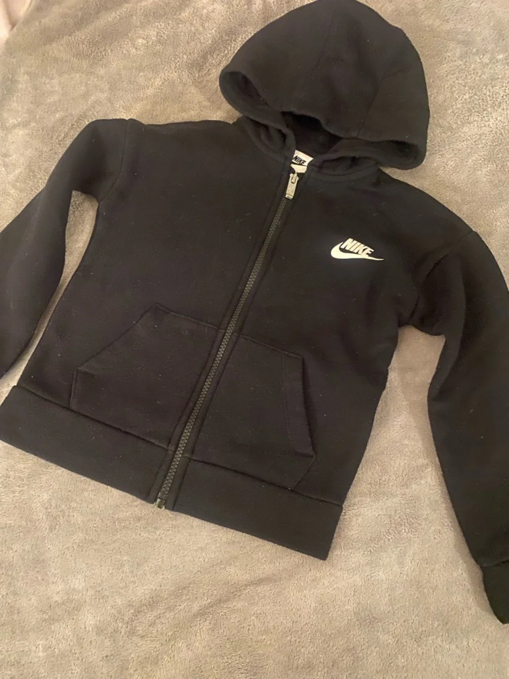 Nike Girls Active Set - Black Hoodie, Gray Top & Heathered pants - Picture 2 of 9